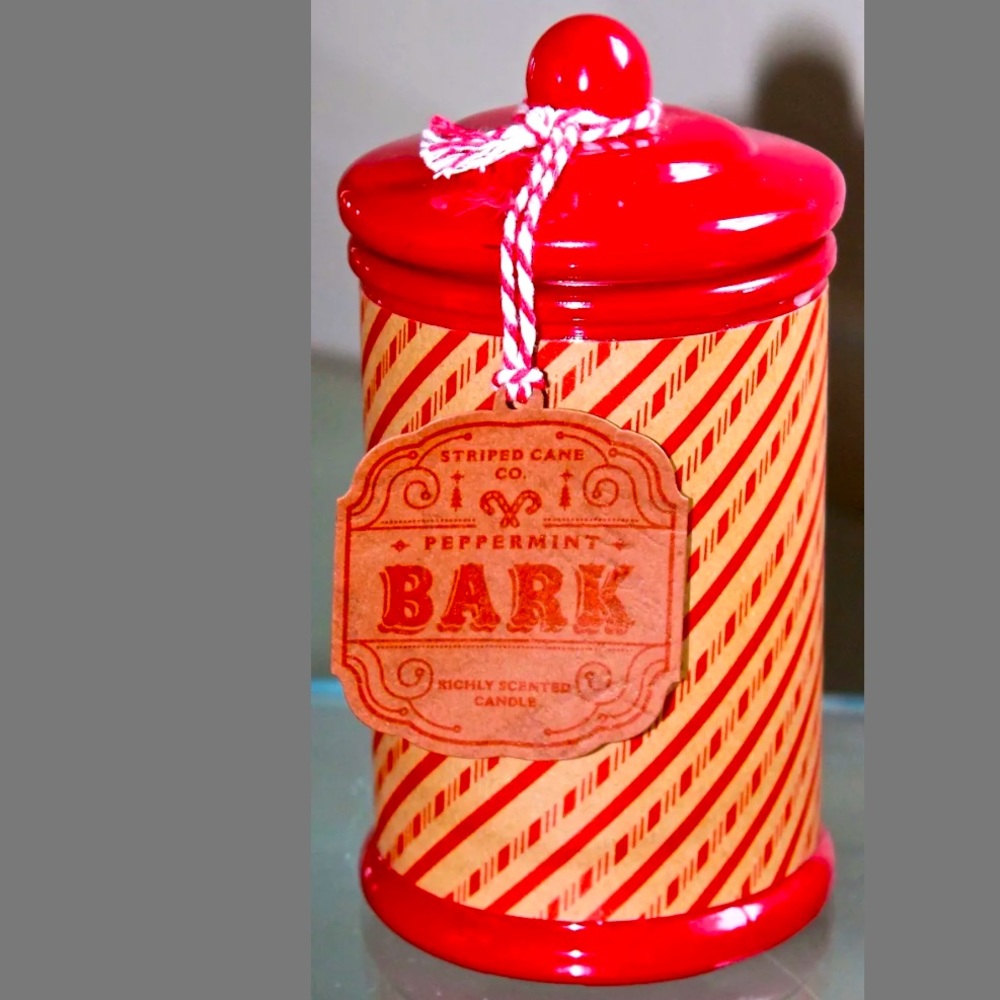 DW HOME PEPPERMINT BARK CANDLE RICHLY SCENTED NEW